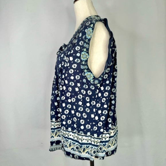 Lucky Brand floral swing top navy with sky blue flowers lace front pintucks M - Picture 5 of 10